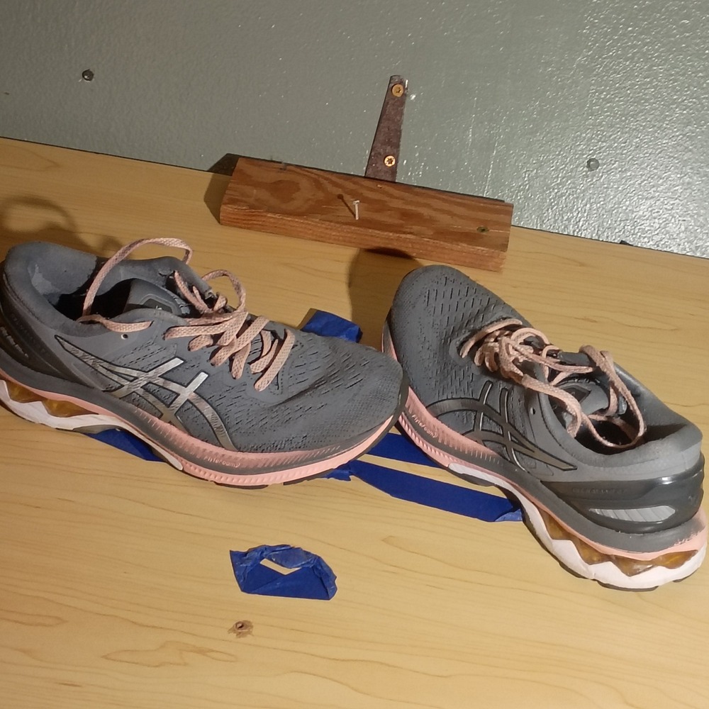 ASICS Gel-Kayano 27 Running Shoes Women 7.5 Grey Pink 1012A649 Stability Sneaker